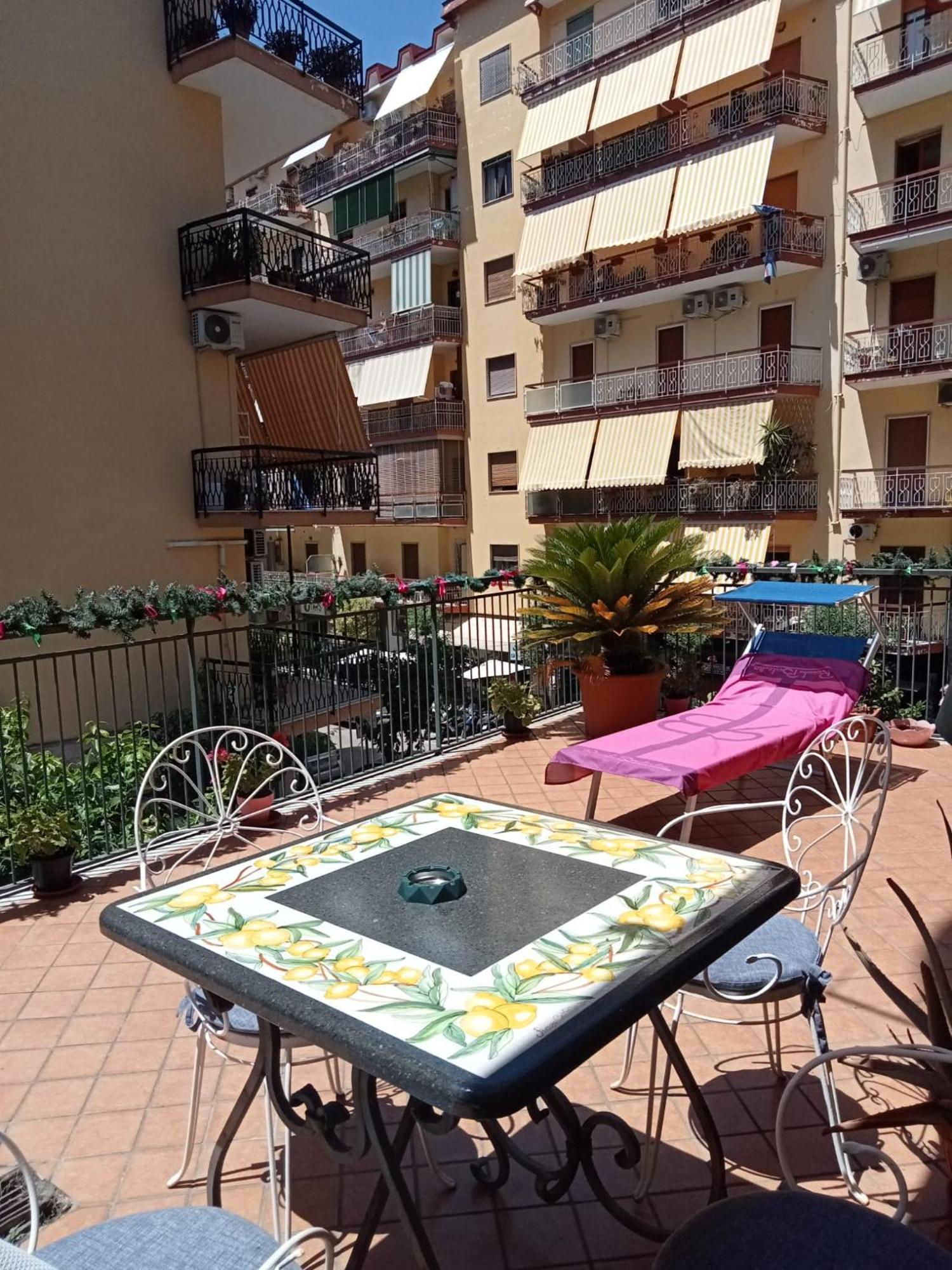 La Terrazza Di Monica & Teresa Bed & Breakfast Portici Dış mekan fotoğraf